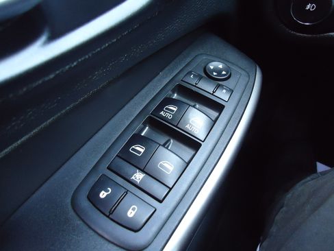 Used 2019 Jeep Cherokee 4WD Latitude Plus image 17