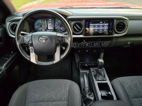 Used 2017 Toyota Tacoma TRD Sport image 23