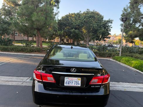 Used 2012 Lexus ES 350 w/ Luxury Pkg & Navigation FWD image 4