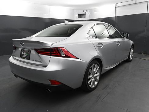Used 2016 Lexus IS 300 image 4