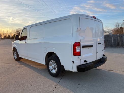 Used 2021 Nissan NV 2500 S image 9