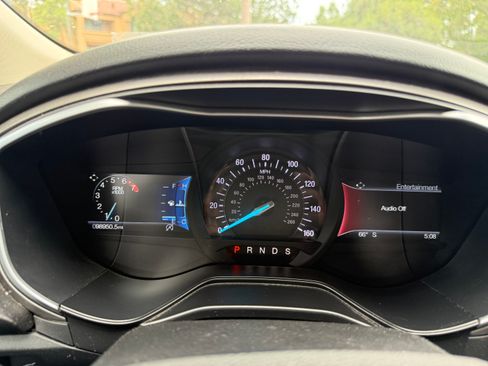 Used 2019 Ford Fusion SE FWD image 16