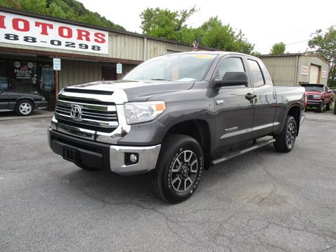 Used 2017 Toyota Tundra SR5 image 2