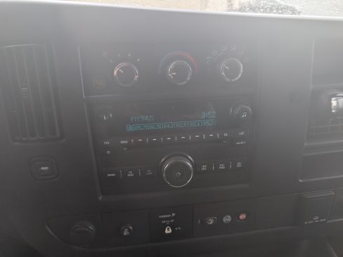 Used 2015 Chevrolet Express 3500 image 13