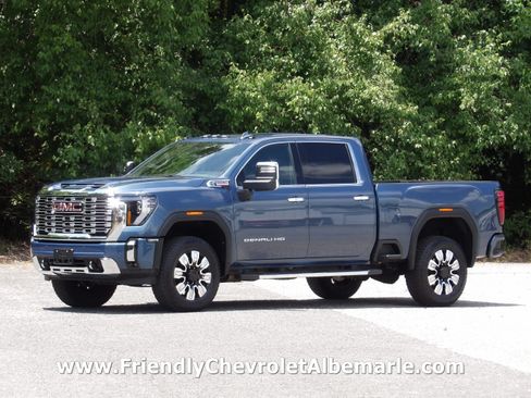 Used 2025 GMC Sierra 2500 4x4 Crew Cab Denali image 1