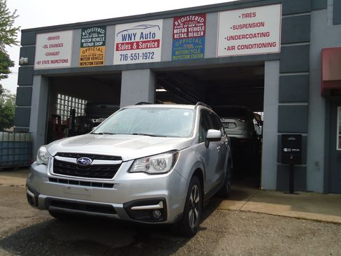 Used 2017 Subaru Forester 2.5i Premium AWD/4WD image 1