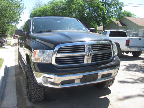 Used 2015 RAM 1500 SLT image 2
