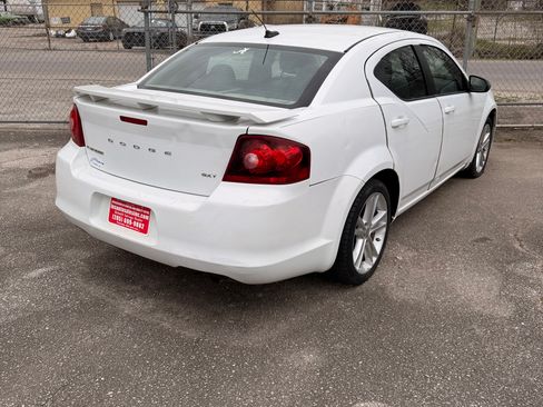 Used 2014 Dodge Avenger SXT image 3
