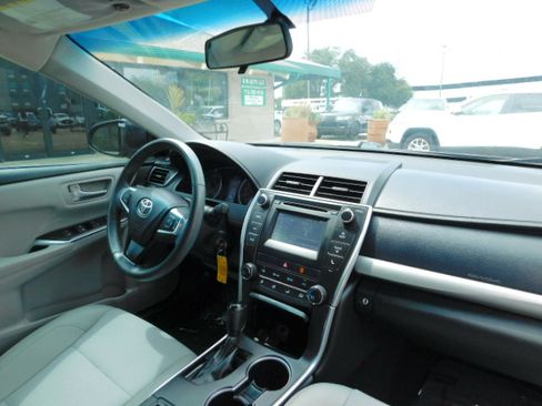 Used 2017 Toyota Camry SE Sedan 4D FWD image 21