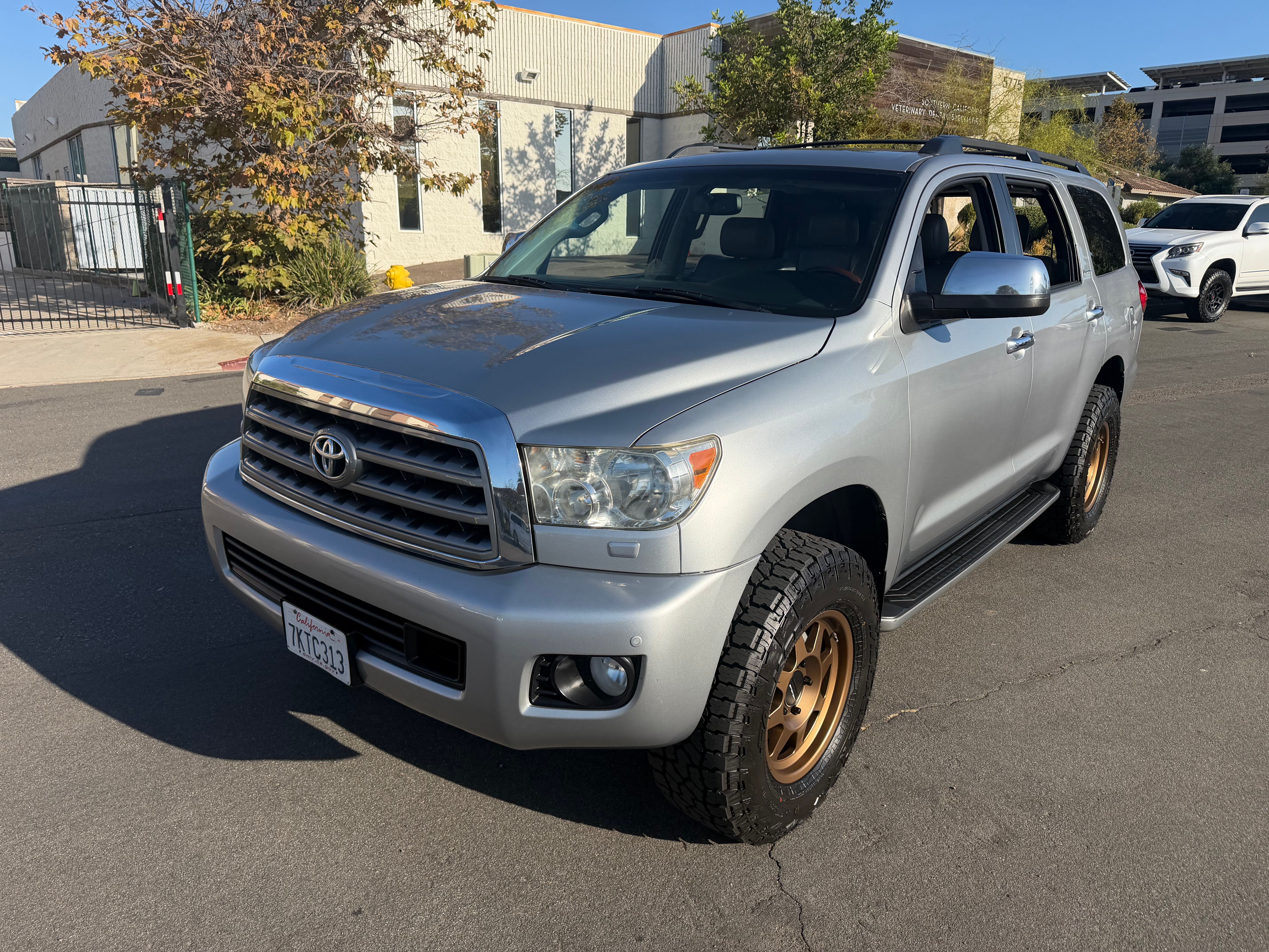 Used 2015 Toyota Sequoia Platinum AWD/4WD image 3