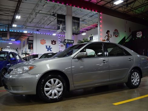 Used 2005 Toyota Camry LE image 11