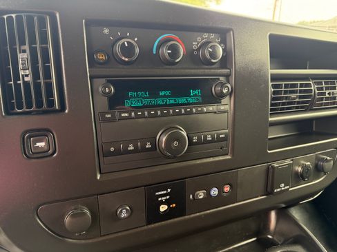 Used 2022 GMC Savana 2500 UNAVAIL RWD image 18