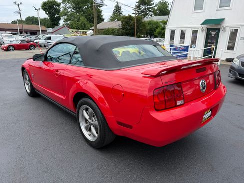 Used 2006 Ford Mustang Premium Convertible RWD image 30