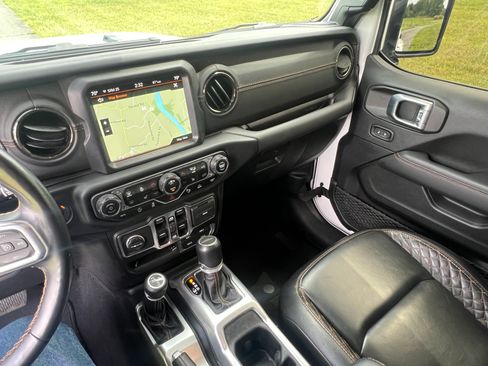 Used 2021 Jeep Gladiator High Altitude AWD/4WD image 14