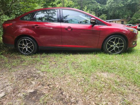 Used 2017 Ford Focus SEL image 4