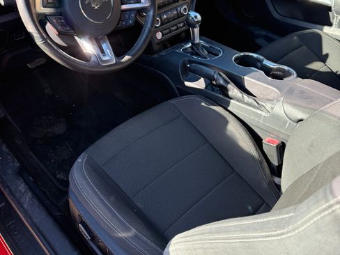 Used 2015 Ford Mustang image 3