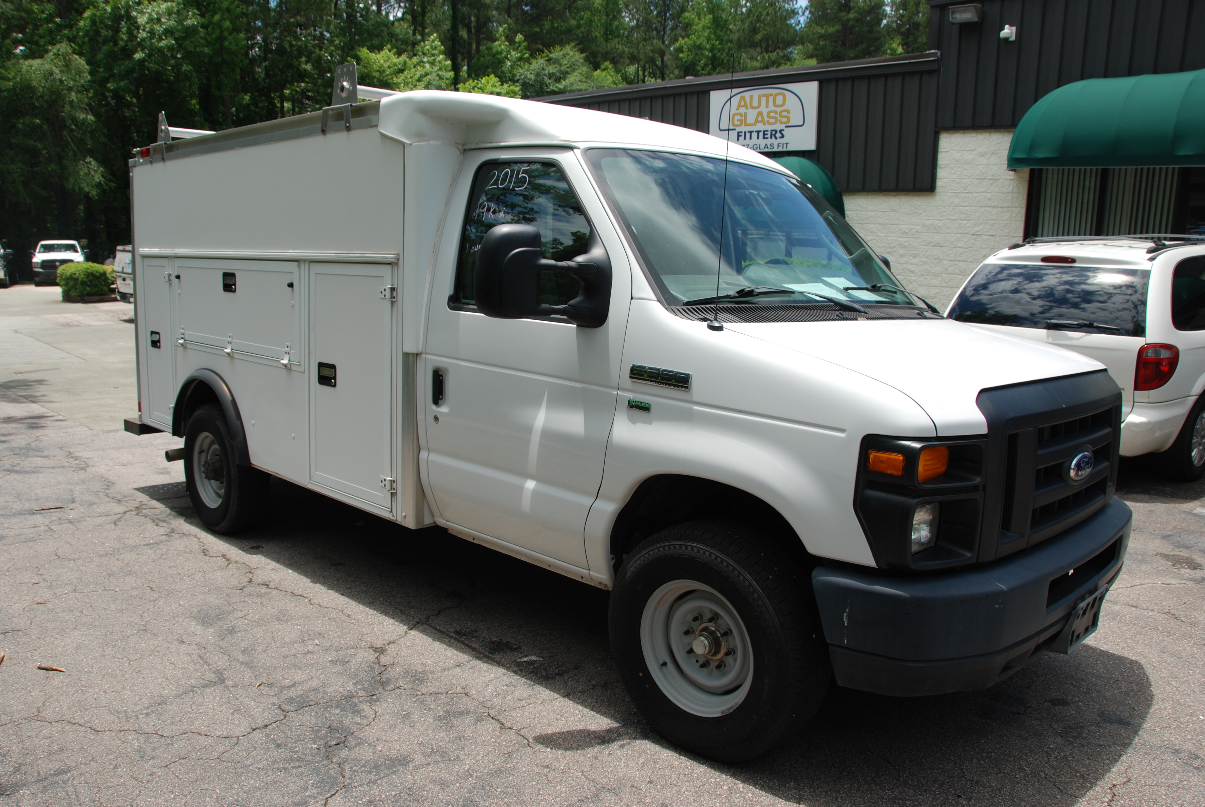 Used 2015 Ford E-350 and Econoline 350 Super Duty RWD image 3