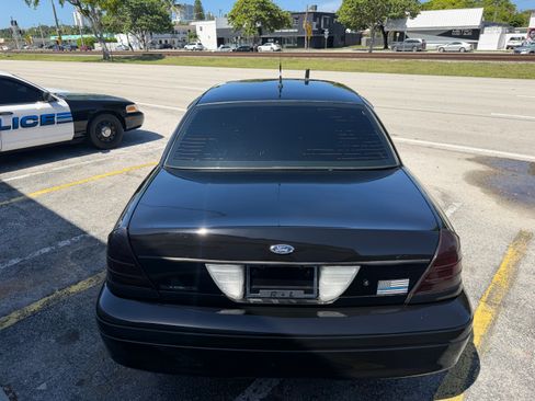 Used 2011 Ford Crown Victoria Police Interceptor RWD image 7