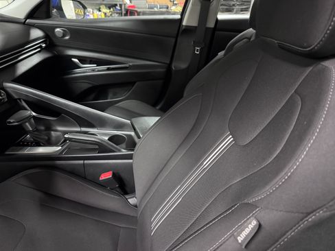 Used 2023 Hyundai Elantra SEL image 5