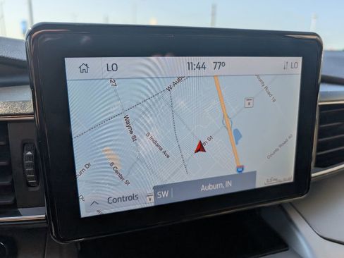 Used 2022 Ford Explorer XLT image 12