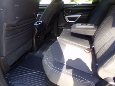 Used 2017 Nissan Titan XD 2WD Crew Cab SV image 17