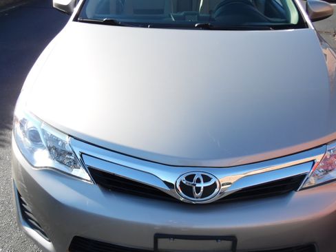 Used 2013 Toyota Camry LE image 2
