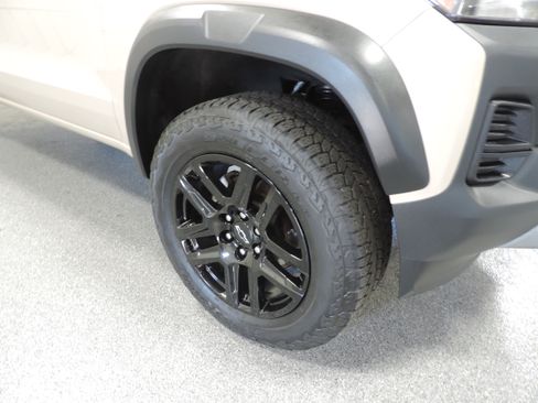 Used 2023 Chevrolet Colorado Trail Boss image 14