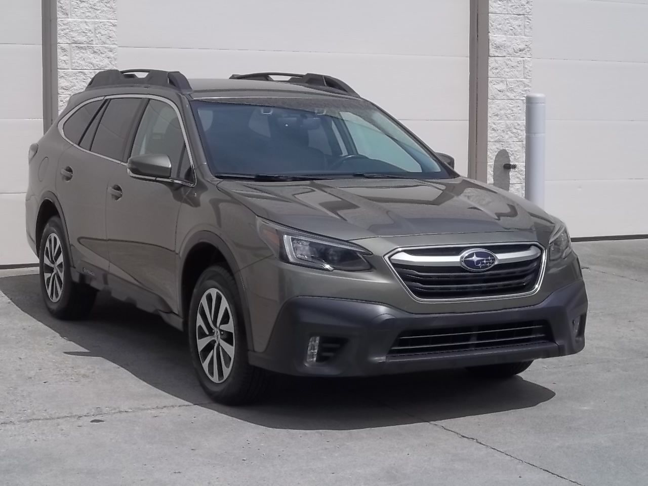 Used 2020 Subaru Outback Premium AWD/4WD image 3