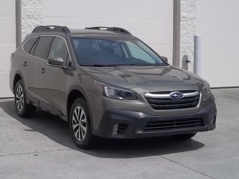Used 2020 Subaru Outback Premium AWD/4WD image 3