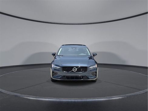 Used 2024 Volvo S60 B5 Core image 4