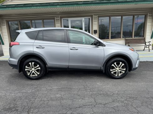 Used 2018 Toyota RAV4 AWD LE image 1