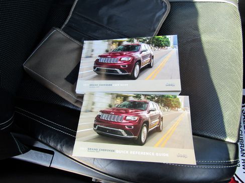 Used 2017 Jeep Grand Cherokee Overland image 17