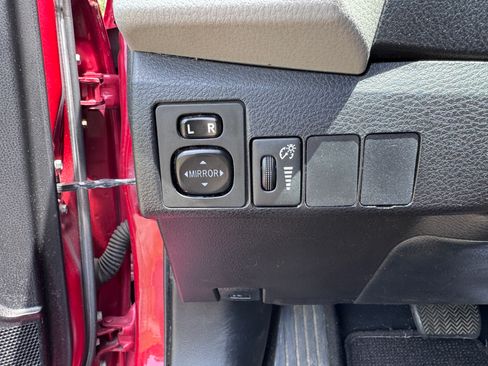 Used 2015 Toyota Corolla LE image 5