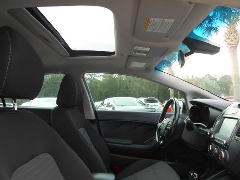 Used 2018 Kia Forte S image 10