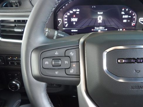 Used 2023 GMC Yukon 4WD Denali image 29