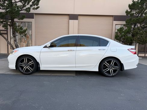 Used 2017 Honda Accord Sport image 3