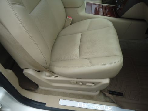 Used 2013 Chevrolet Suburban 4WD LTZ image 17