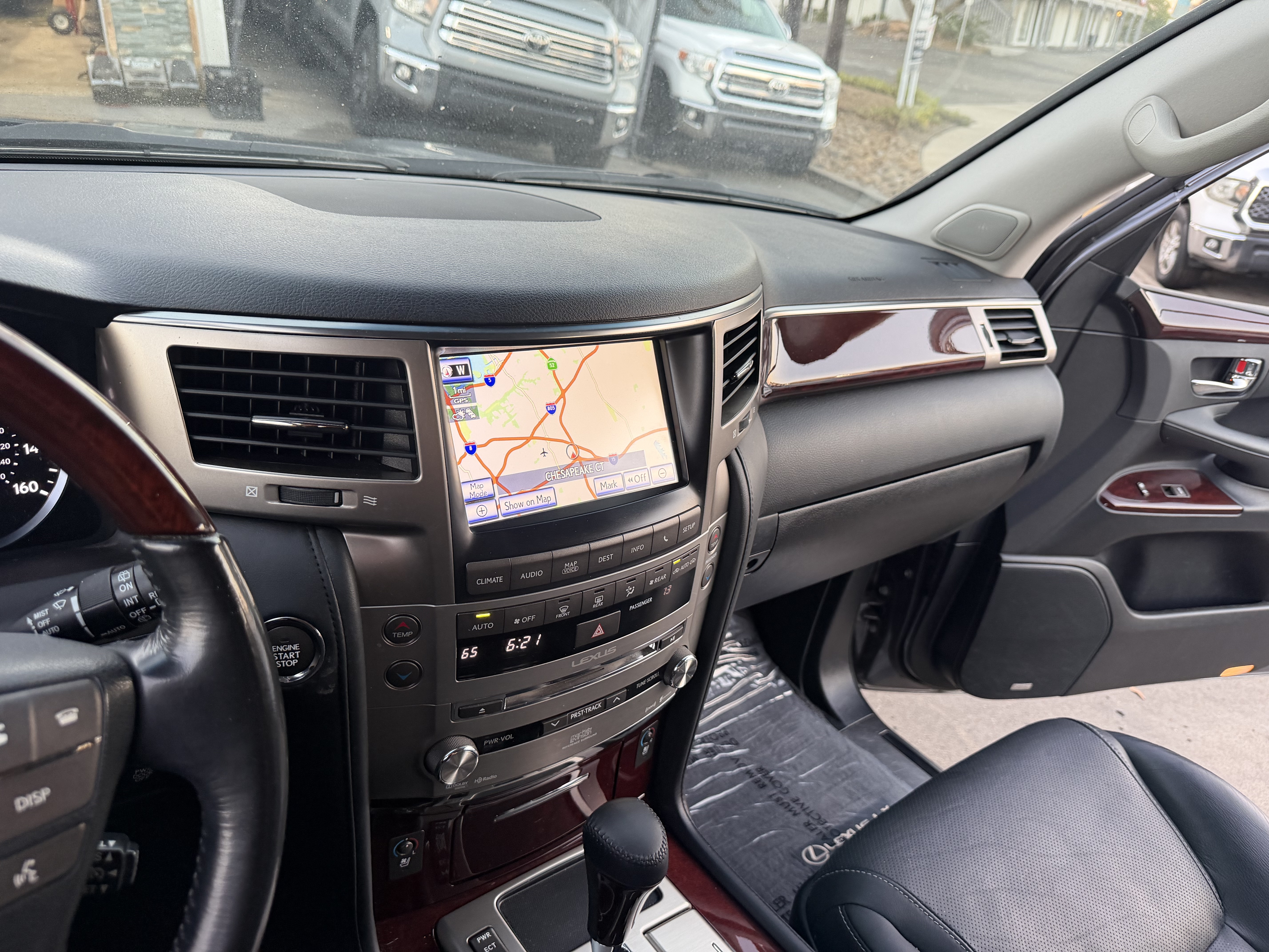 Used 2015 Lexus LX 570 4WD image 44