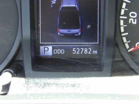 Used 2020 Toyota Tacoma SR image 9