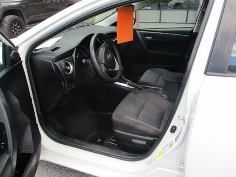 Used 2018 Toyota Corolla LE FWD image 11