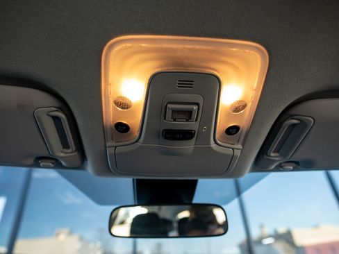 Used 2020 Toyota Prius image 39