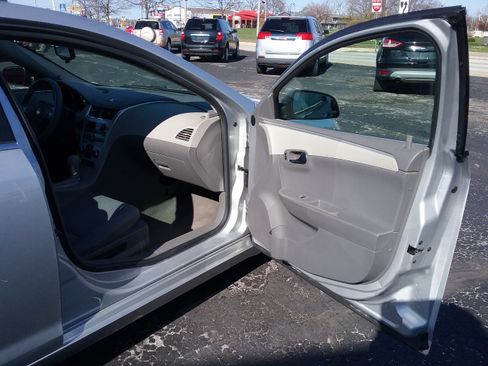 Used 2011 Chevrolet Malibu LS image 16
