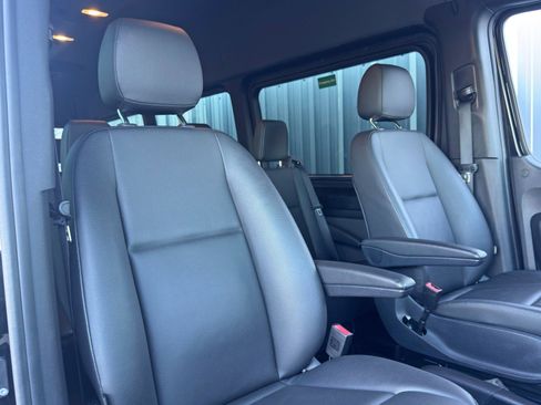 Used 2023 Mercedes-Benz Sprinter 2500 image 31