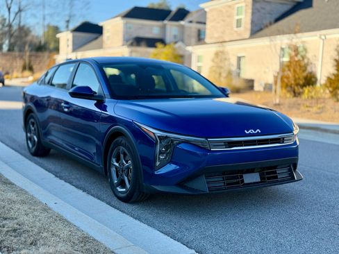 Used 2025 Kia K4 LXS image 2