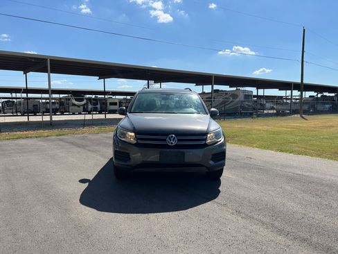 Used 2016 Volkswagen Tiguan FWD image 1