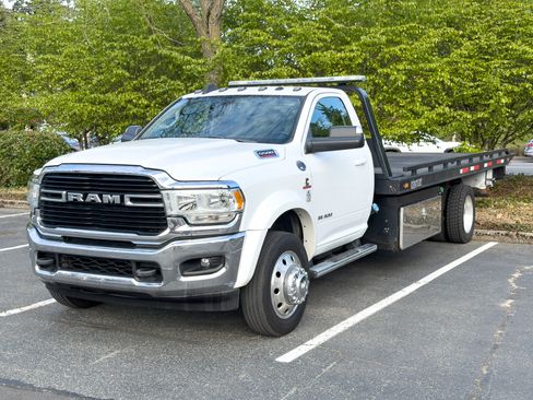 Used 2020 RAM 5500 RWD image 3
