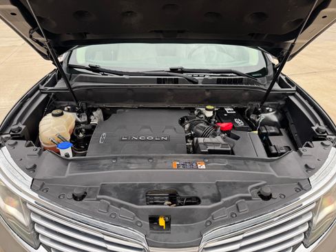 Used 2017 Lincoln MKX Select image 9