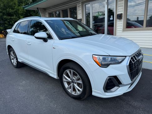 Used 2021 Audi Q3 quattro 2.0T Premium w/ S Line AWD/4WD image 2