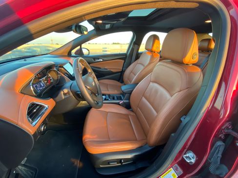 Used 2017 Chevrolet Cruze Premier image 2