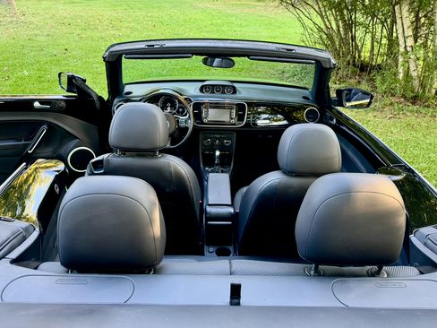 Used 2013 Volkswagen Beetle TDI Convertible FWD image 45